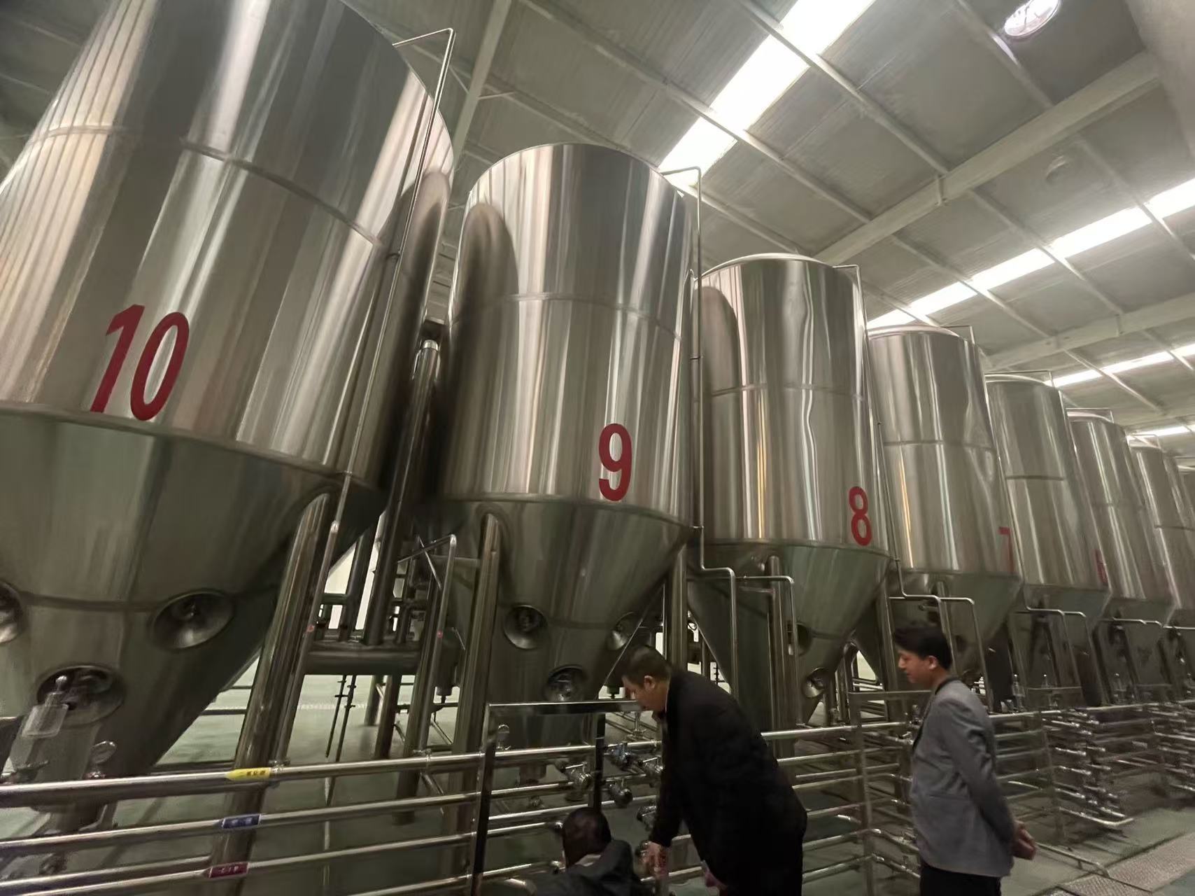 金昌精酿啤酒设备厂—平面布置、设备设计、制造、调试、培训等一条龙服务